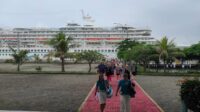 Ratusan Wisatawan Mancanegara Jelajahi Lombok, Kapal Pesiar MV Artania Sandar Mulus di Pelabu ( (8) Ratusan Wisatawan Mancanegara Jelajahi Lombok, Kapal Pesiar MV Artania Sandar Mulus di Pelabu