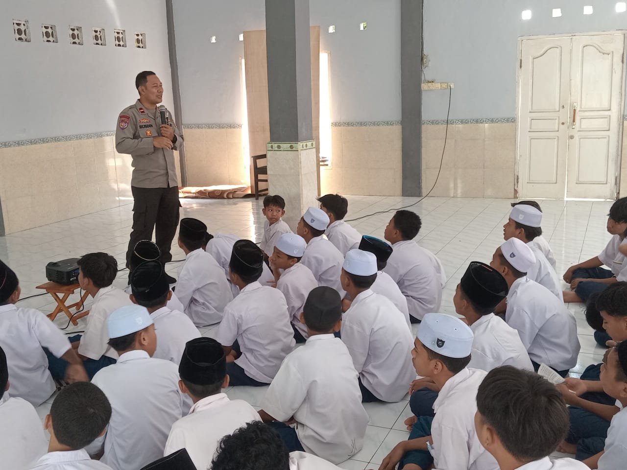 Kenakalan Remaja Jadi Fokus Sosialisasi Polres Lombok Barat di Aik Ampat