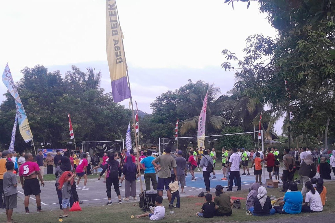 Atmosfer Persaudaraan dan Sportivitas di Voli Bhayangkara Lombok Barat