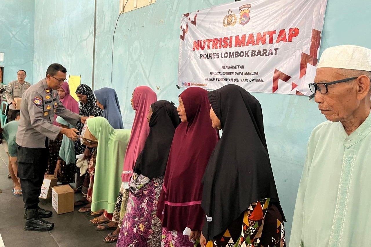 Kepedulian Polri Terwujud di Kediri lewat Bantuan Sembako Hari Bhayangkara